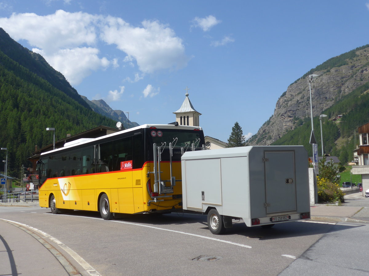 (184'232) - PostAuto Wallis - VS 445'905 - Iveco am 25. August 2017 in Saas-Balen, Dorf