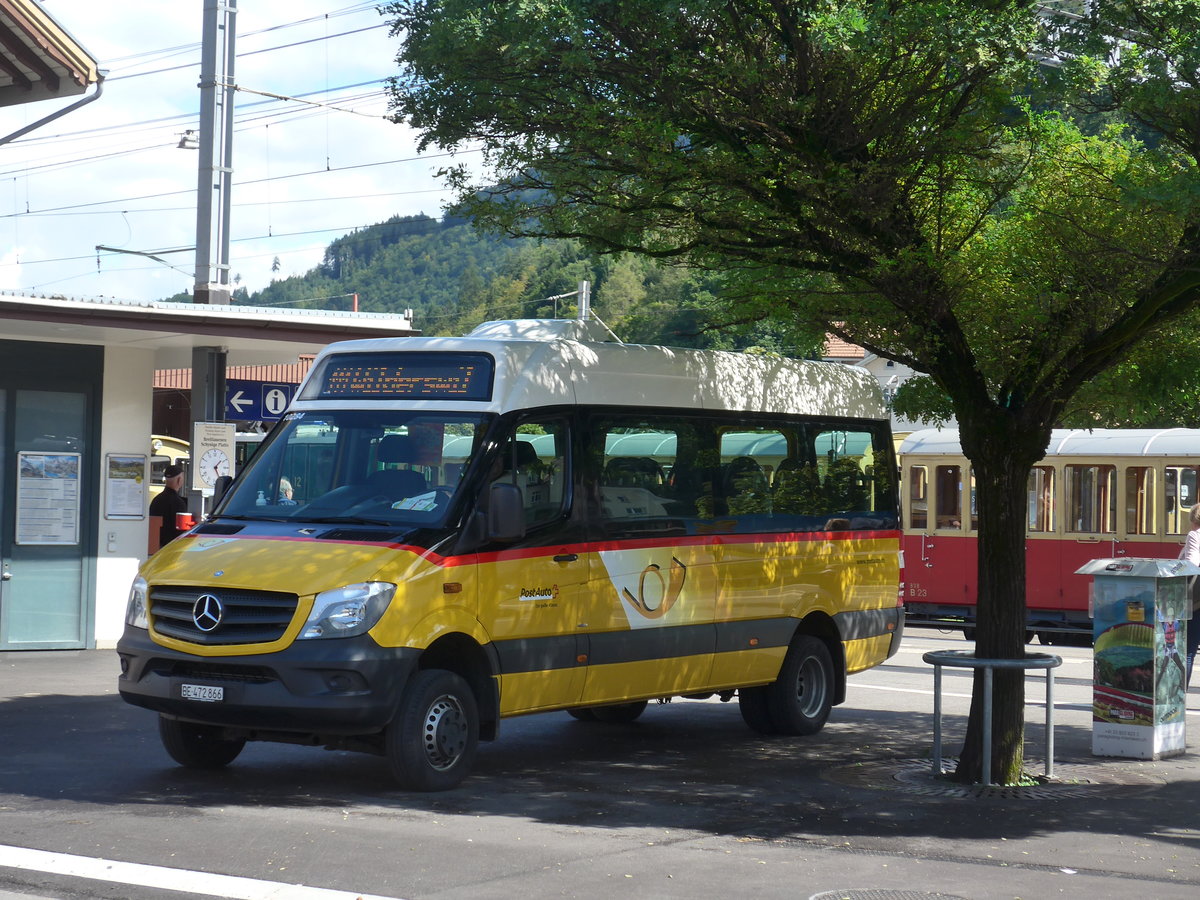 (184'563) - PostAuto Bern - BE 472'866 - Mercedes am 3. September 2017 beim Bahnhof Wilderswil