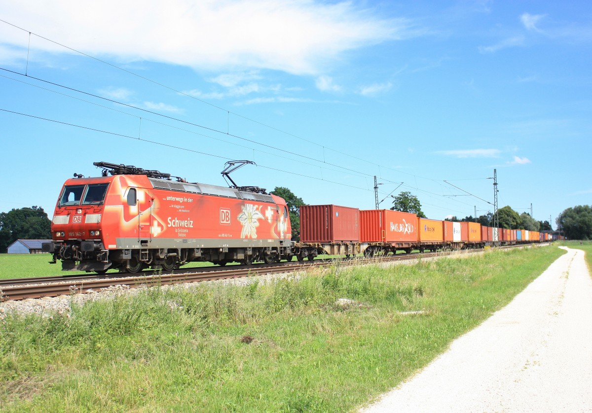 185 142-7 mit einem Containerzug am 2. August 2014 bei bersee am Chiemsee.
