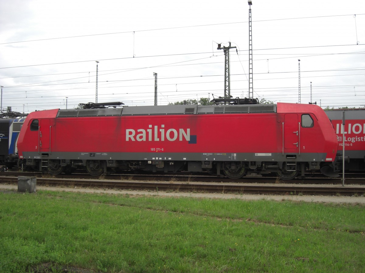 185 171-6 war am 12. Juli 2008 in Mnchen/Nord abgestellt.