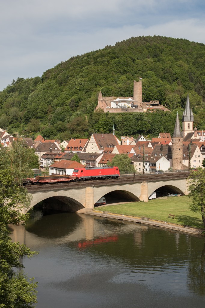 185 271-4 bei der Einfahrt in Gemnden am Main am 15. Mai 2015.