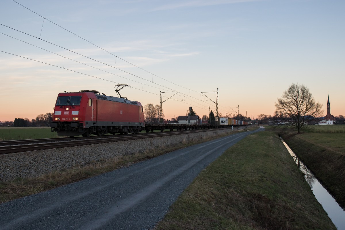 185 381-3 am 10. Dezember 2015 aus Salzburg kommend bei bersee am Chiemsee.