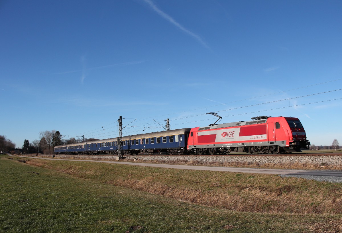 185 406-6 mit einem  IGE-Sonderzug  auf dem Weg nach Salzburg am 28. Dezember 2015 bei Übersee.