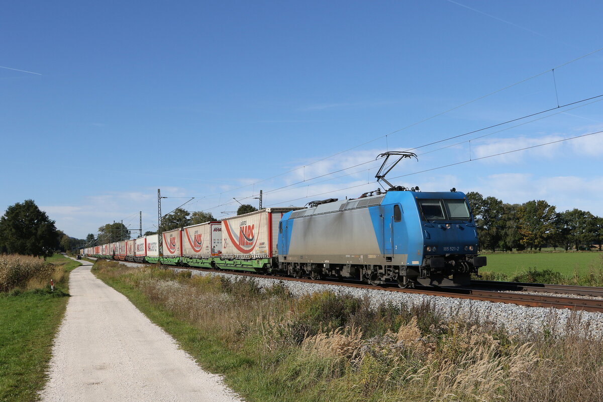 185 521 mit dem  MARS-Zug  aus Mnchen kommend am 15. Oktober 2021 bei bersee am Chiemsee.