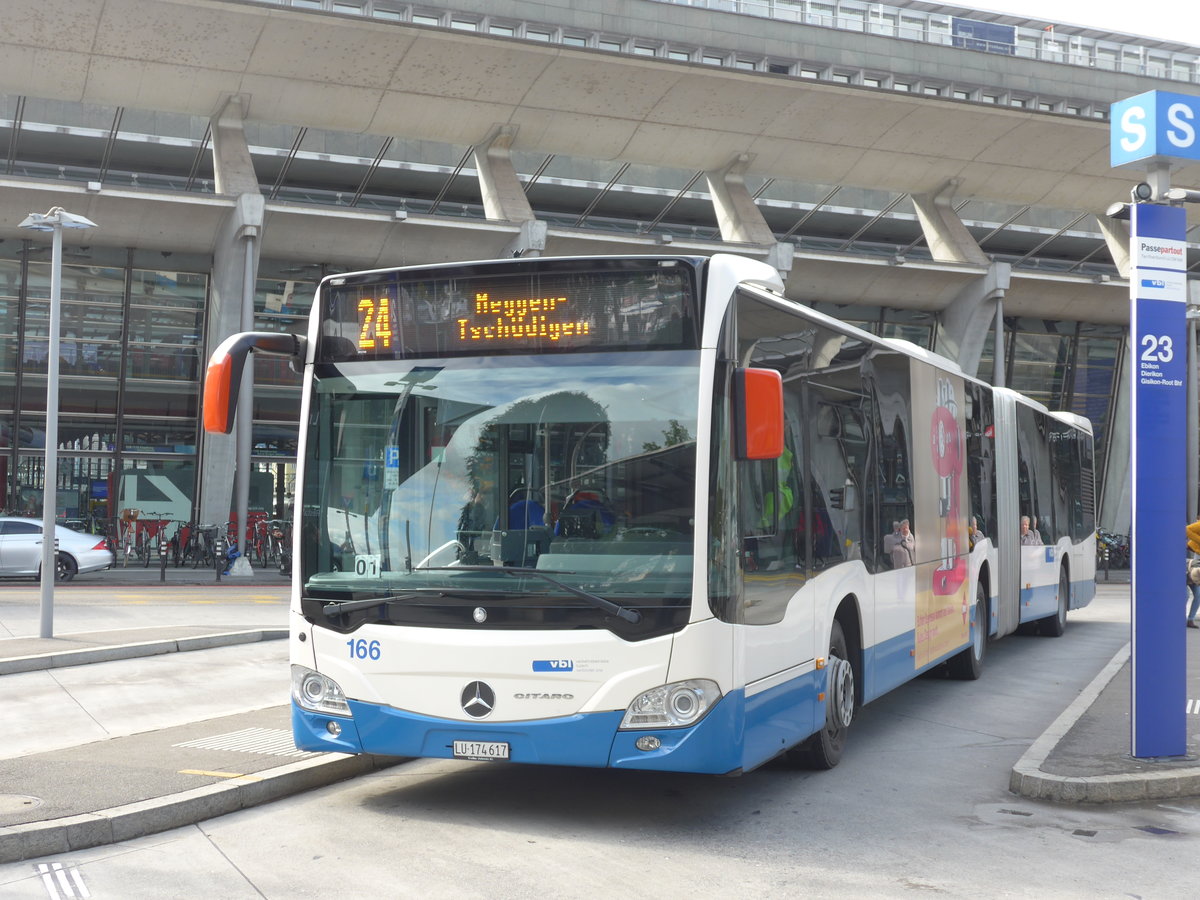 (185'175) - VBL Luzern - Nr. 166/LU 174'617 - Mercedes am 18. September 2017 beim Bahnhof Luzern