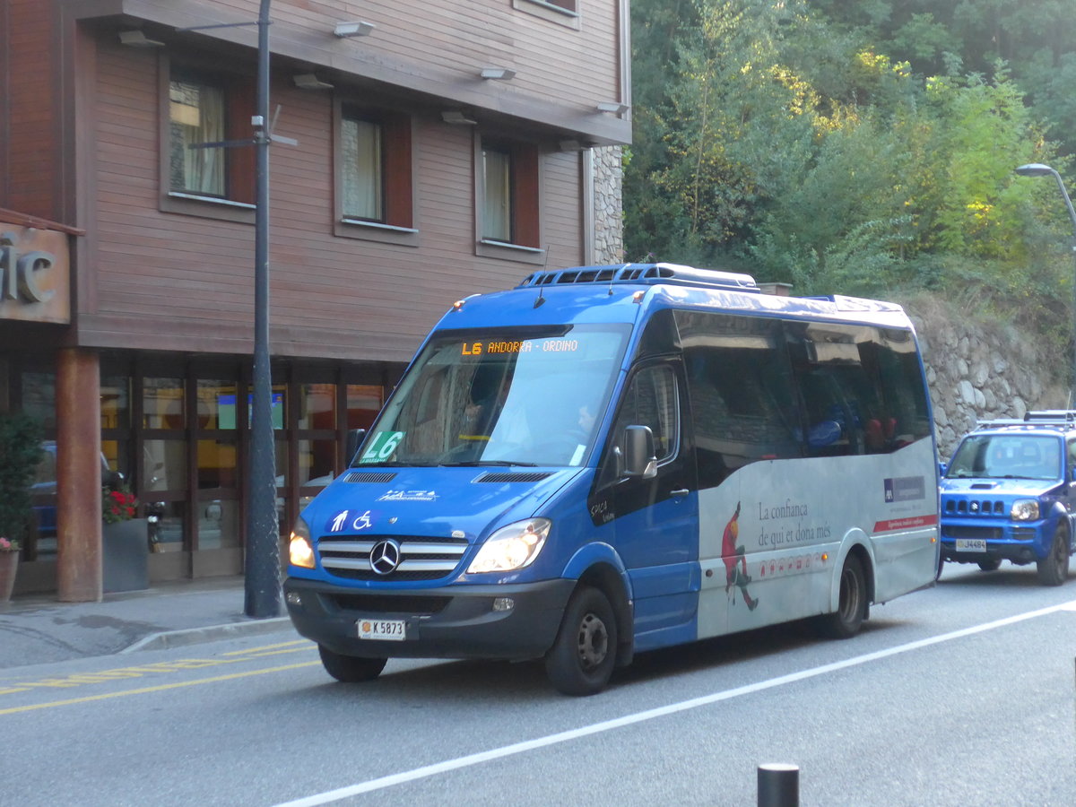 (185'460) - Hispano Andorrana, Andorra la Vella - K5873 - Mercedes am 28. September 2017 in La Massana, Hotel Mgic