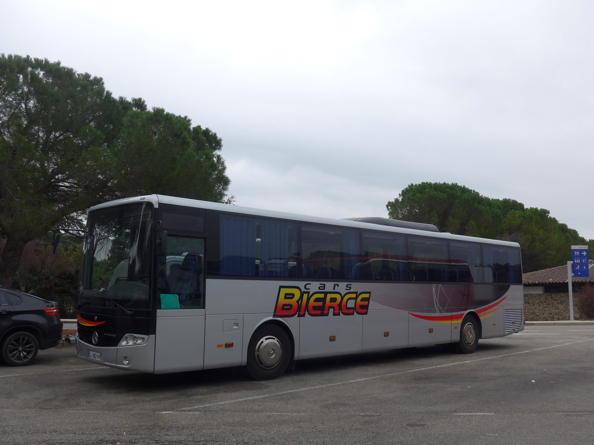 (185'731) - Bierce, Riorges - Nr. 13/CJ 982 HV - Mercedes am 30. September 2017 in Montlimar, Raststtte