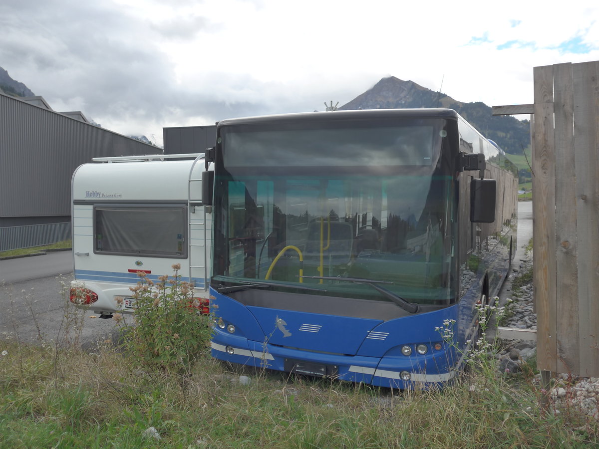 (185'762) - AFA Adelboden - Nr. 54 - Neoplan (ex VBZ Zrich Nr. 243) am 8. Oktober 2017 in Frutigen, Garage