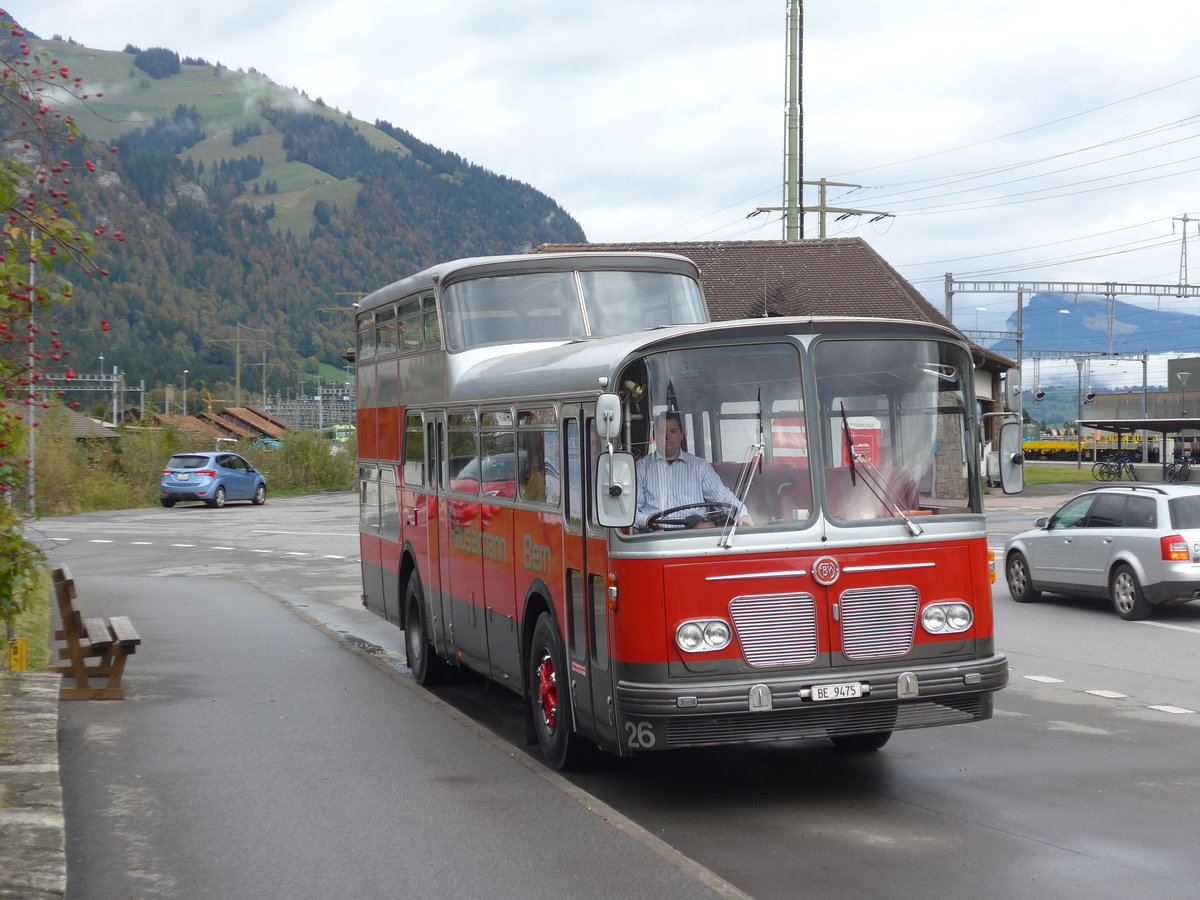 (185'773) - Huselmann, Bern - Nr. 26/BE 9475 - FBW/Vetter-R&J Anderthalbdecker (ex AFA Adelboden Nr. 9) am 8. Oktober 2017 beim Bahnhof Frutigen