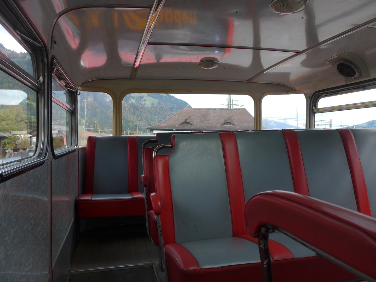 (185'787) - Huselmann, Bern - Nr. 26/BE 9475 - FBW/Vetter-R&J Anderthalbdecker (ex AFA Adelboden Nr. 9) am 8. Oktober 2017 beim Bahnhof Frutigen (Innenaufnahme)