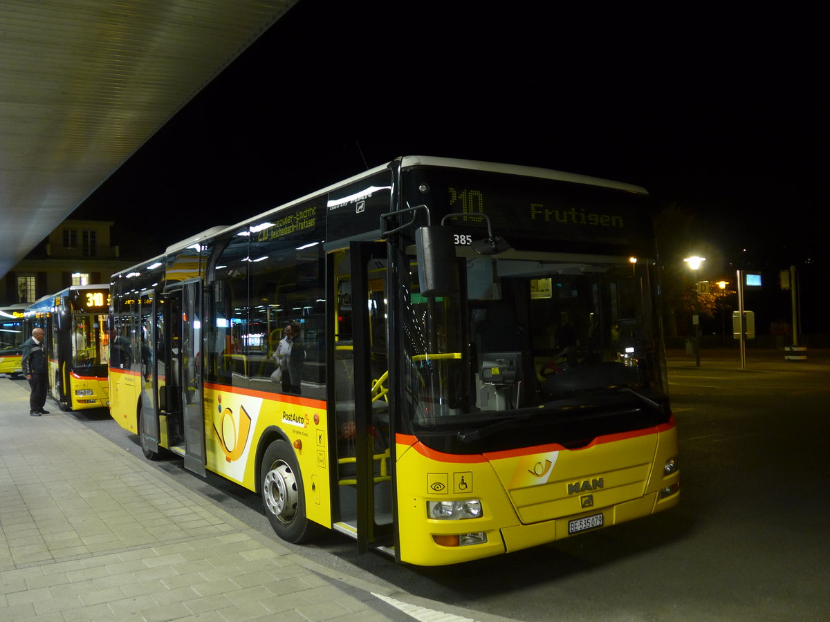 (185'866) - PostAuto Bern - BE 535'079 - MAN/Gppel (ex Nr. 217; ex RBS Worblaufen Nr. 217) am 15. Oktober 2017 beim Bahnhof Spiez