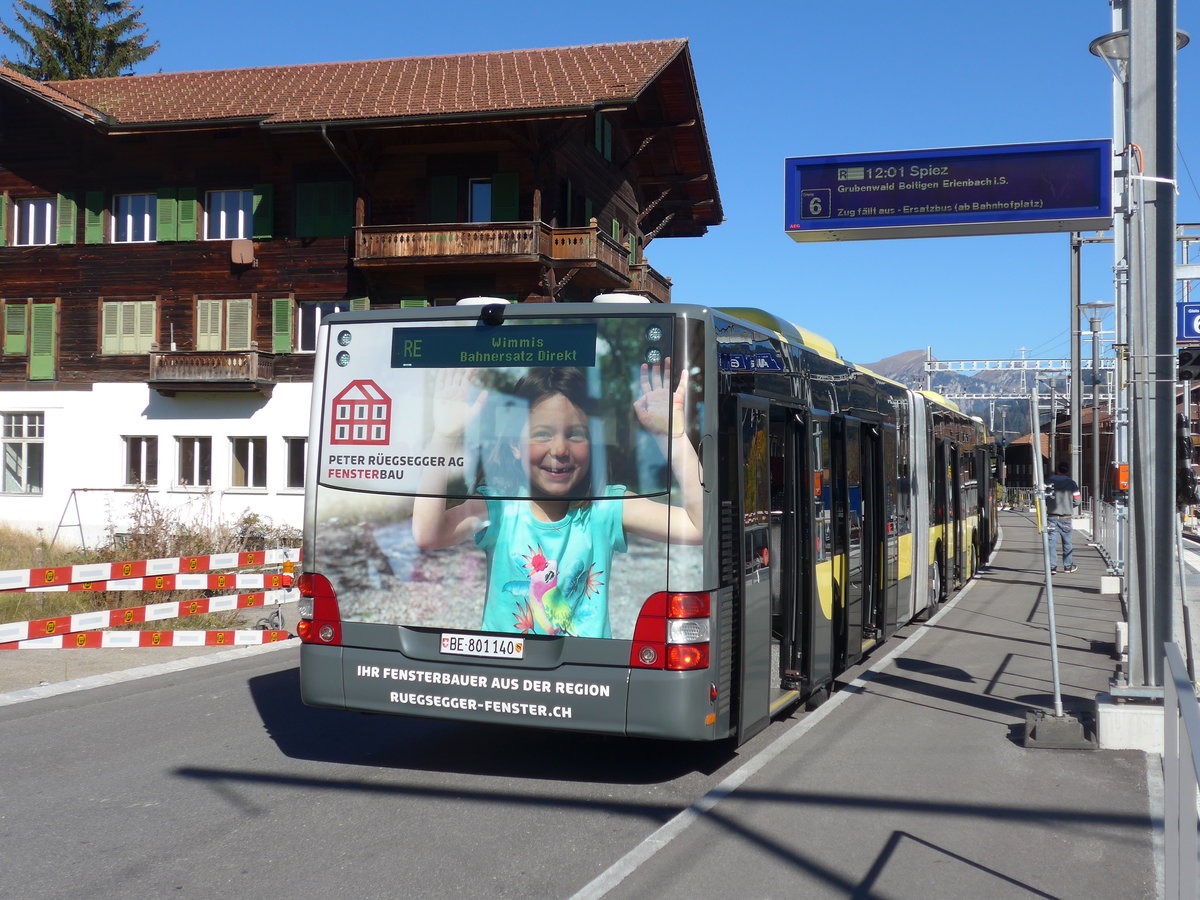 (185'880) - STI Thun - Nr. 140/BE 801'140 - MAN am 16. Oktober 2017 beim Bahnhof Zweisimmen