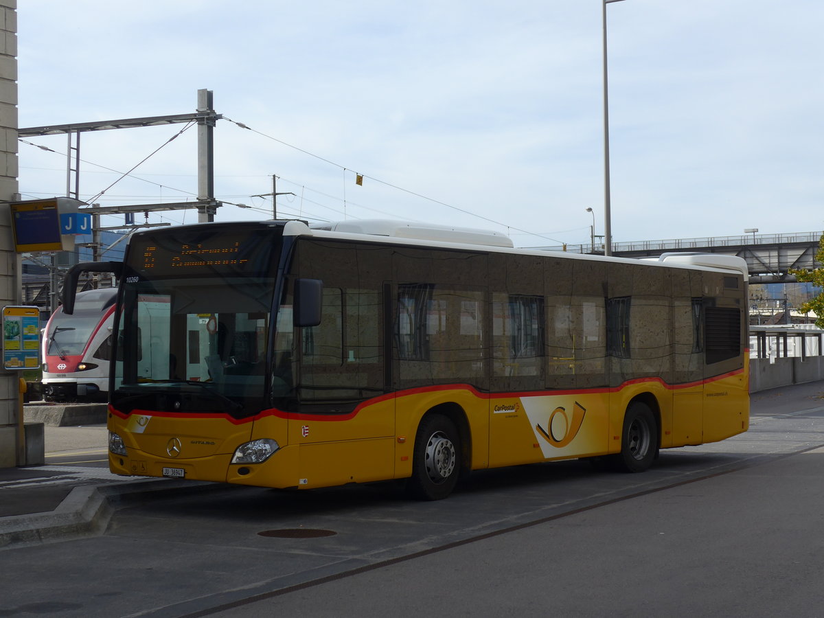 (186'012) - CarPostal Ouest - JU 36'947 - Mercedes (ex Nr. 6) am 21. Oktober 2017 beim Bahnhof Delmont