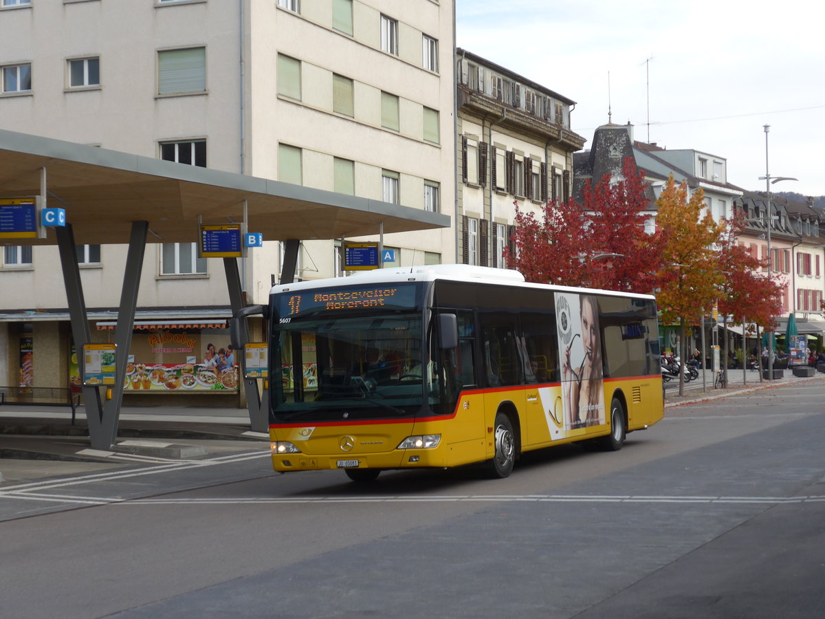 (186'053) - CarPostal Ouest - JU 65'081 - Mercedes (ex Nr. 14) am 21. Oktober 2017 beim Bahnhof Delmont