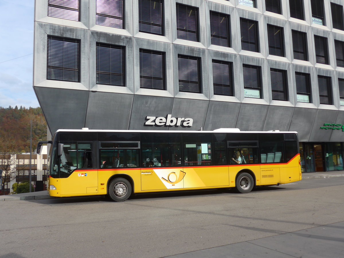 (186'101) - PostAuto Nordschweiz - BL 165'871 - Mercedes (ex SO 135'736) am 21. Oktober 2017 beim Bahnhof Liestal