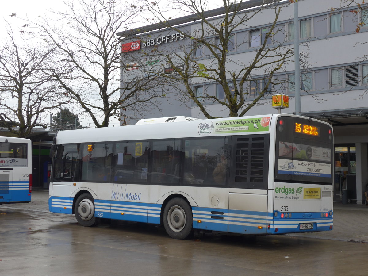 (186'146) - WilMobil, Wil - Nr. 233/SG 390'768 - Solaris am 27. Oktober 2017 beim Bahnhof Wil