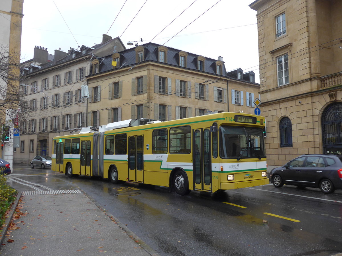 (186'616) - transN, La Chaux-de-Fonds - Nr. 114 - NAW/Hess Gelenktrolleybus (ex TN Neuchtel Nr. 114) am 25. November 2017 in Neuchtel, Place Pury