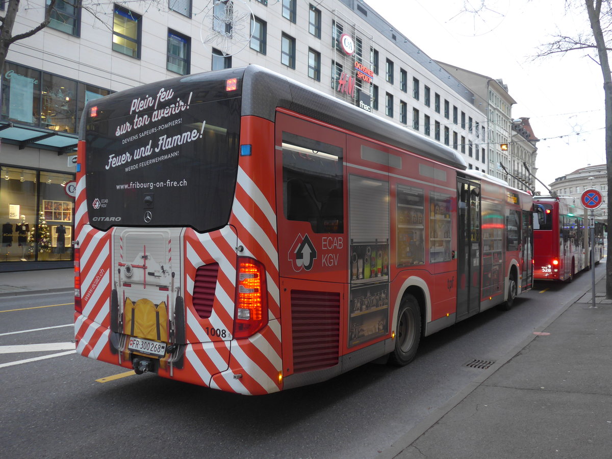 (186'717) - TPF Fribourg - Nr. 1008/FR 300'268 - Mercedes am 27. November 2017 beim Bahnhof Fribourg