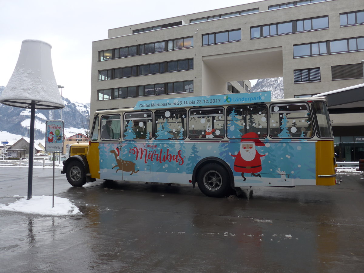 (186'813) - Oldie-Tours Zrisee, Wollerau - Nr. 2/SZ 10'418 - Saurer/R&J (ex Jaggi, Kippel Nr. 4) am 9. Dezember 2017 in Stans, Lnderpark