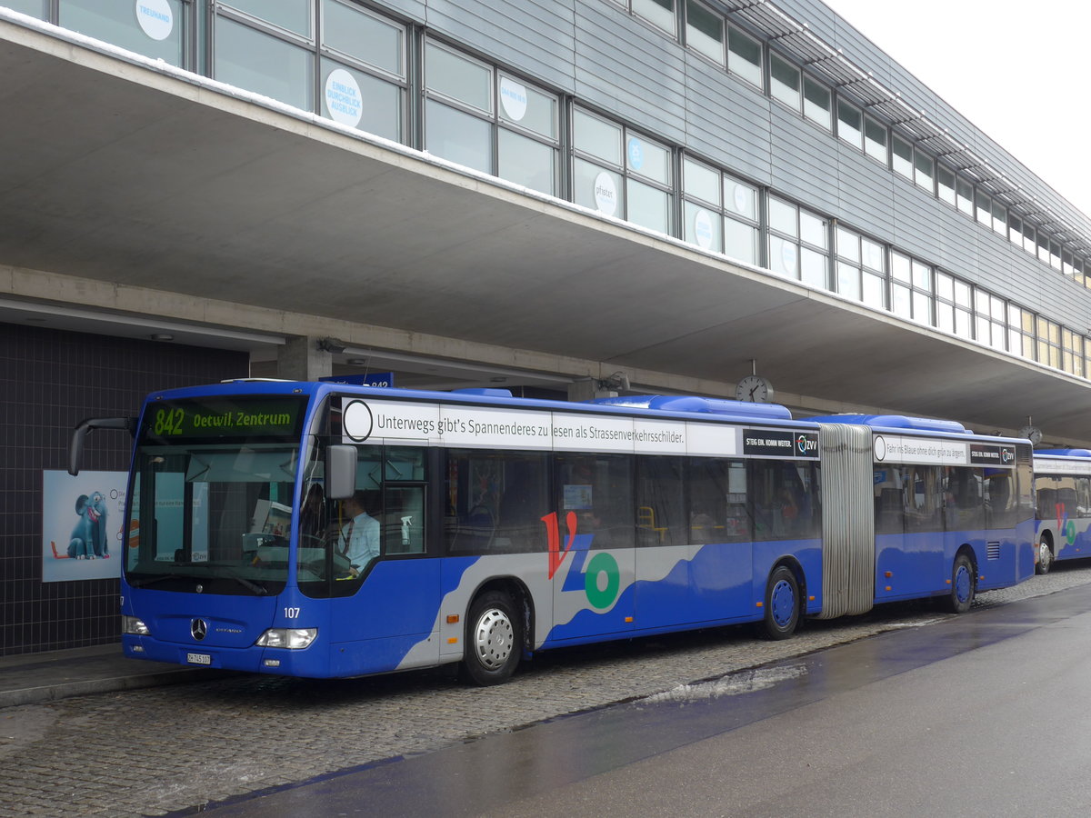 (186'852) - VZO Grningen - Nr. 107/ZH 745'107 - Mercedes am 9. Dezember 2017 beim Bahnhof Uster