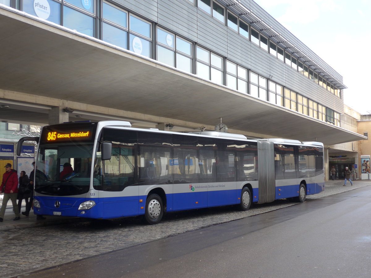 (186'875) - VZO Grningen - Nr. 123/ZH 361'123 - Mercedes am 9. Dezember 2017 beim Bahnhof Uster
