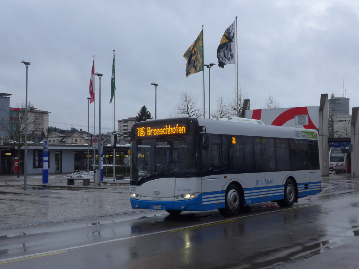 (186'961) - WilMobil, Wil - Nr. 233/SG 390'768 - Solaris am 14. Dezember 2017 beim Bahnhof Wil