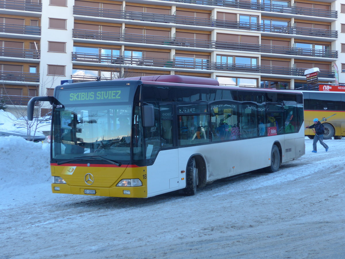 (186'969) - Lathion, Sion - Nr. 18/VS 12'989 - Mercedes (ex PostAuto Wallis Nr. 70; ex Lathion, Sion Nr. 70) am 17. Dezember 2017 in Haute-Nendaz, Tlcabine