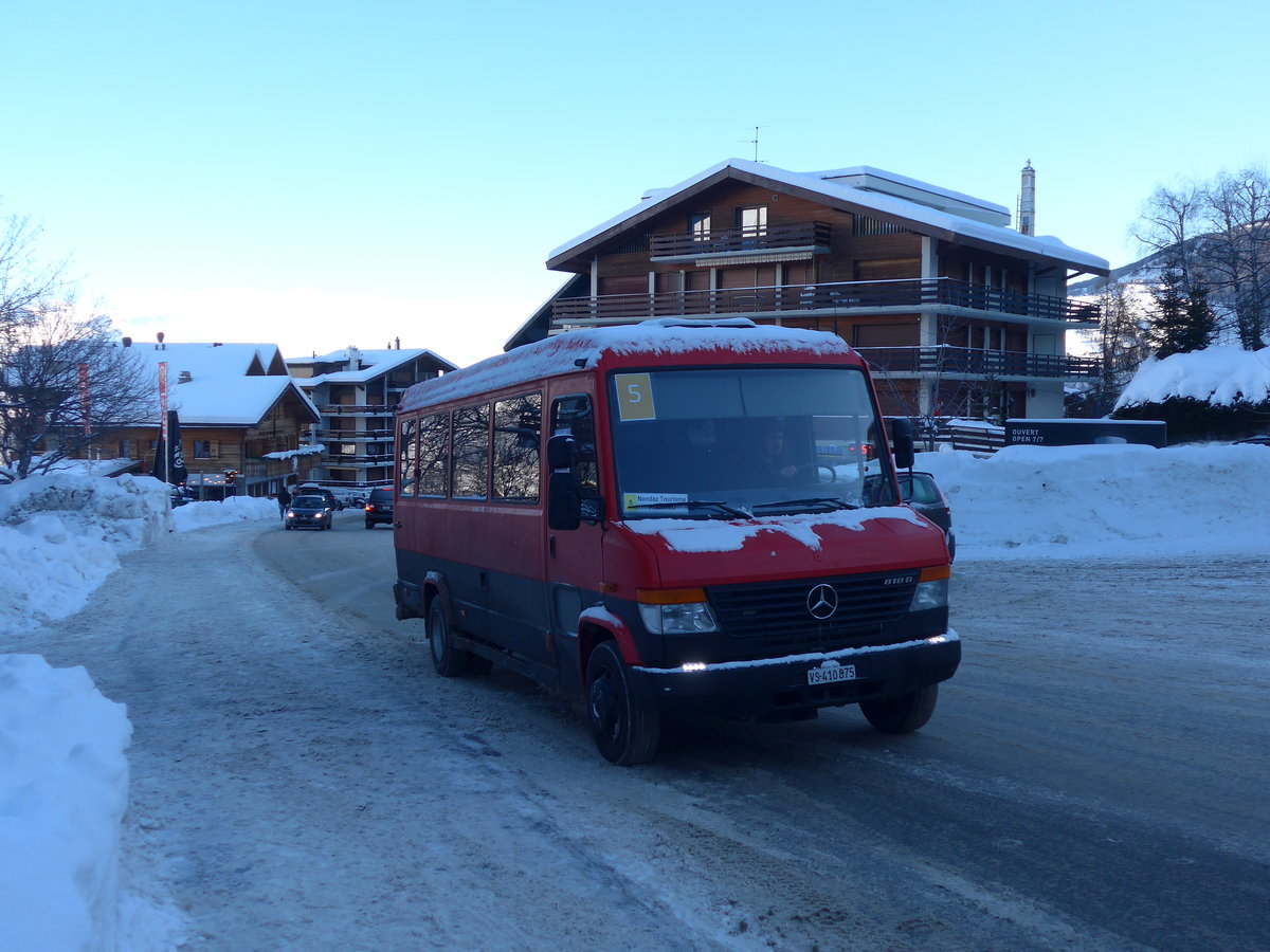 (186'979) - Fournier, Condmines - VS 410'875 - Mercedes am 17. Dezember 2017 in Haute-Nendaz, Tlcabine