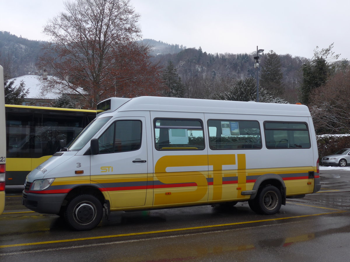 (187'098) - STI Thun - Nr. 3/BE 511'003 - Mercedes am 18. Dezember 2017 bei der Schifflndte Thun 