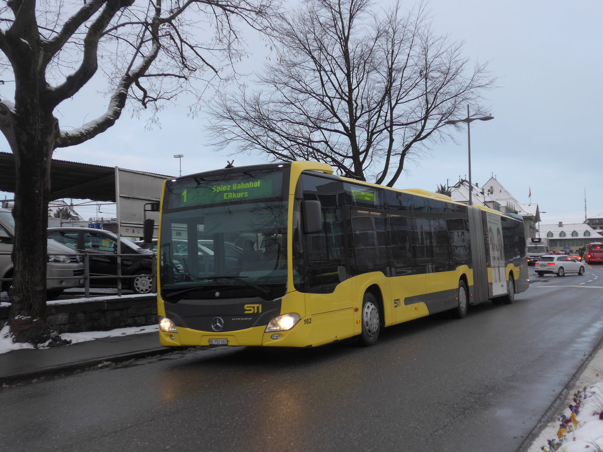 (187'101) - STI Thun - Nr. 162/BE 752'162 - Mercedes am 18. Dezember 2017 bei der Schifflndte Thun