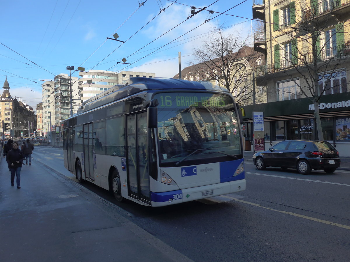 (187'139) - TL Lausanne - Nr. 304/VD 566'785 - Van Hool am 23. Dezember 2017 in Lausanne, Chauderon