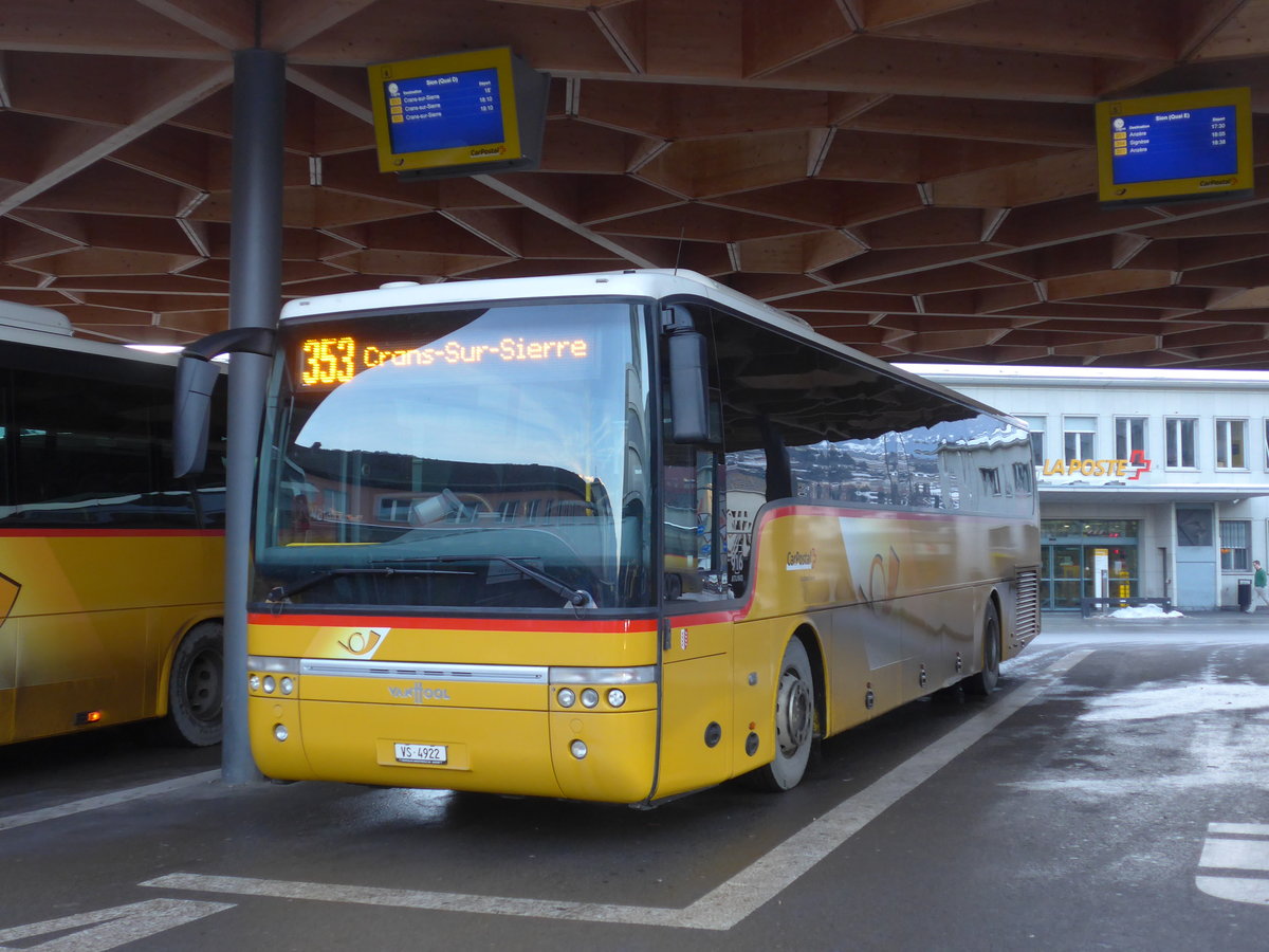 (187'249) - Mabillard, Lens - VS 4922 - Van Hool am 23. Dezember 2017 beim Bahnhof Sion