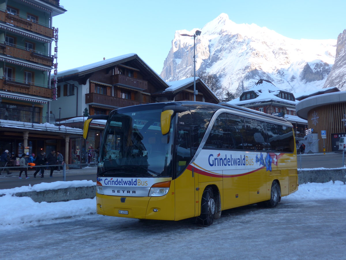 (187'281) - AVG Grindelwald - Nr. 29/BE 47'910 - Setra am 24. Dezember 2017 beim Bahnhof Grindelwald