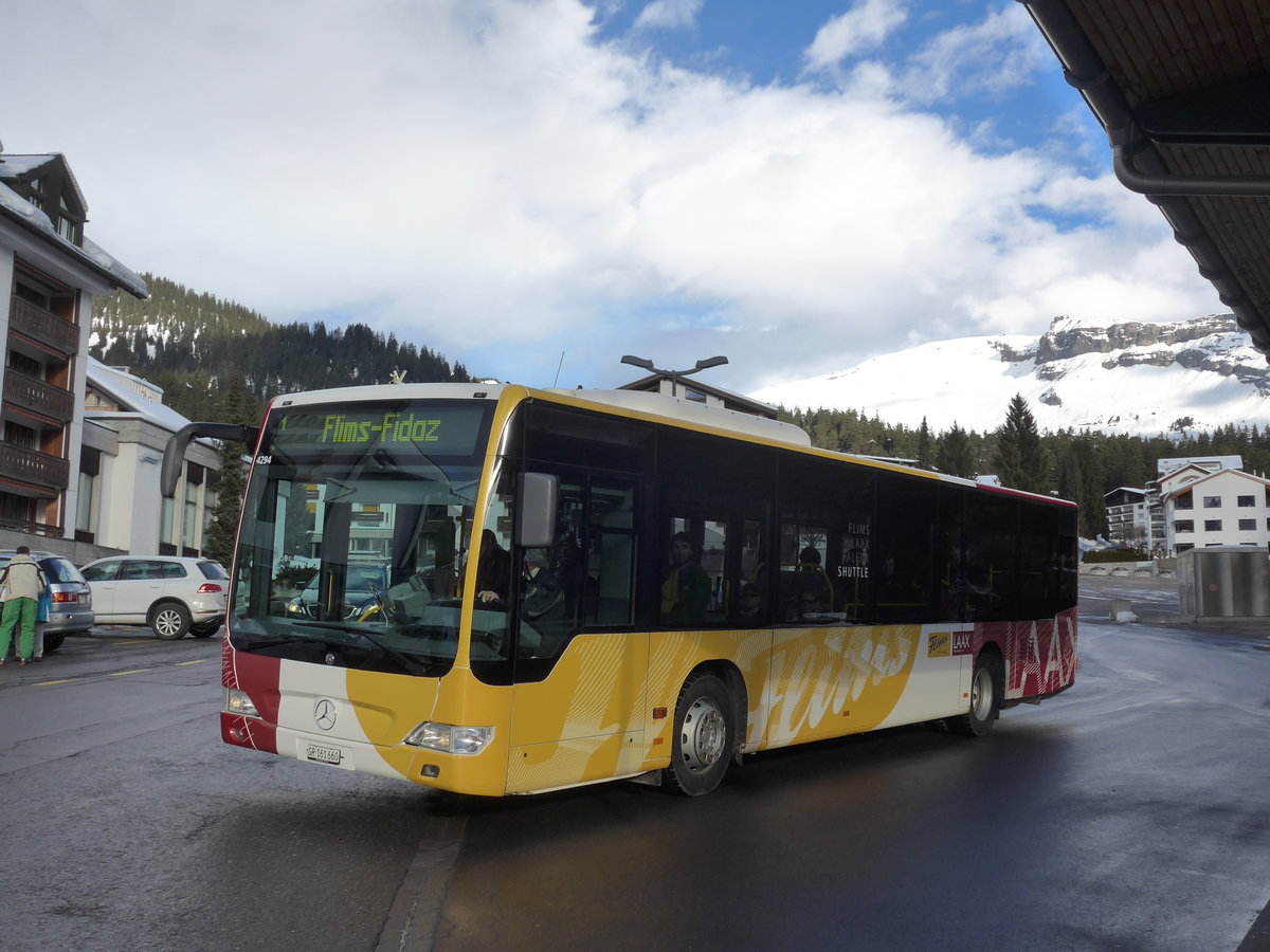 (187'353) - Stuppan, Flims - GR 161'660 - Mercedes am 26. Dezember 2017 in Laax, Bergbahnen