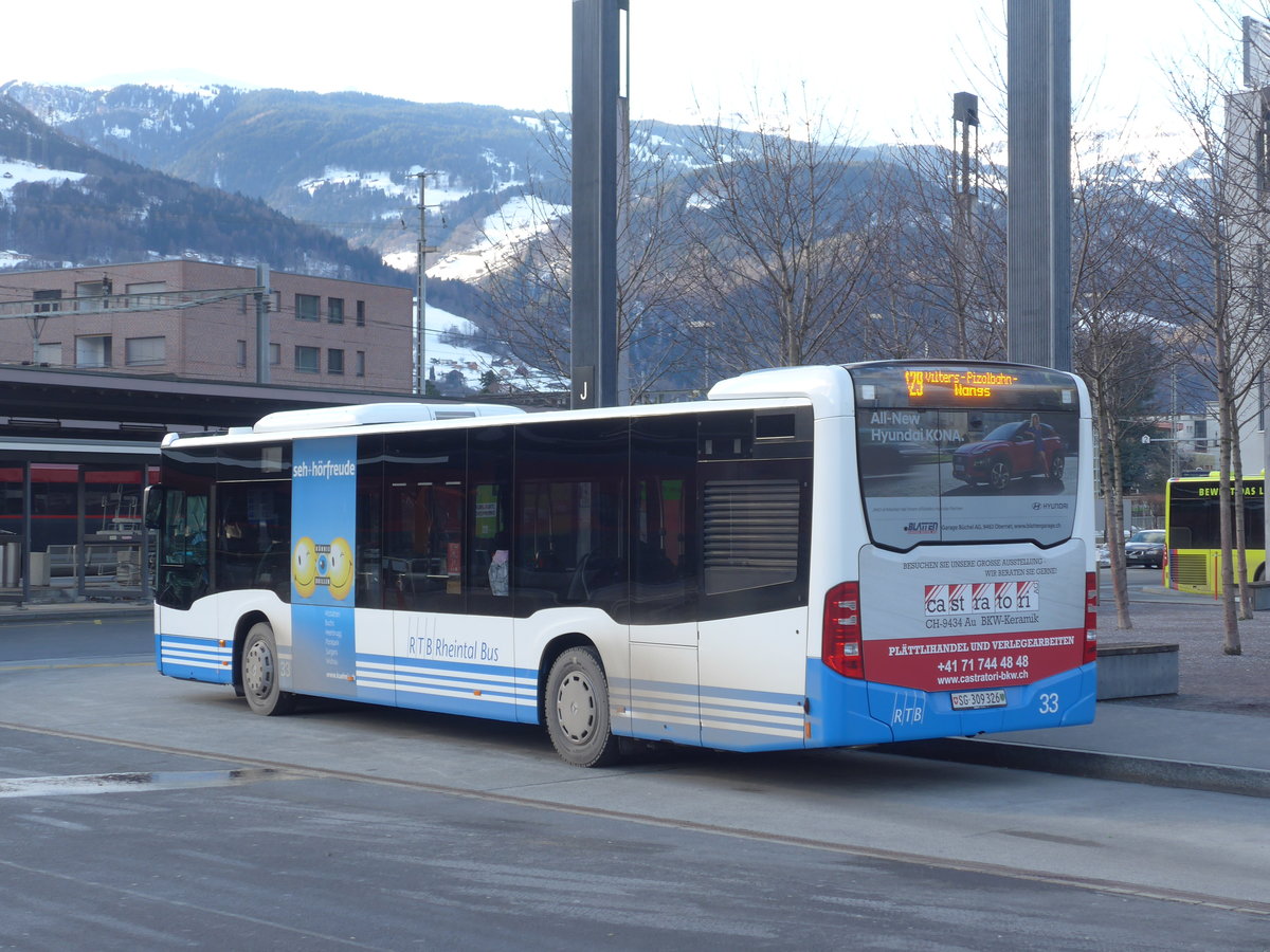 (187'427) - RTB Altsttten - Nr. 33/SG 309'326 - Mercedes am 26. Dezember 2017 beim Bahnhof Sargans