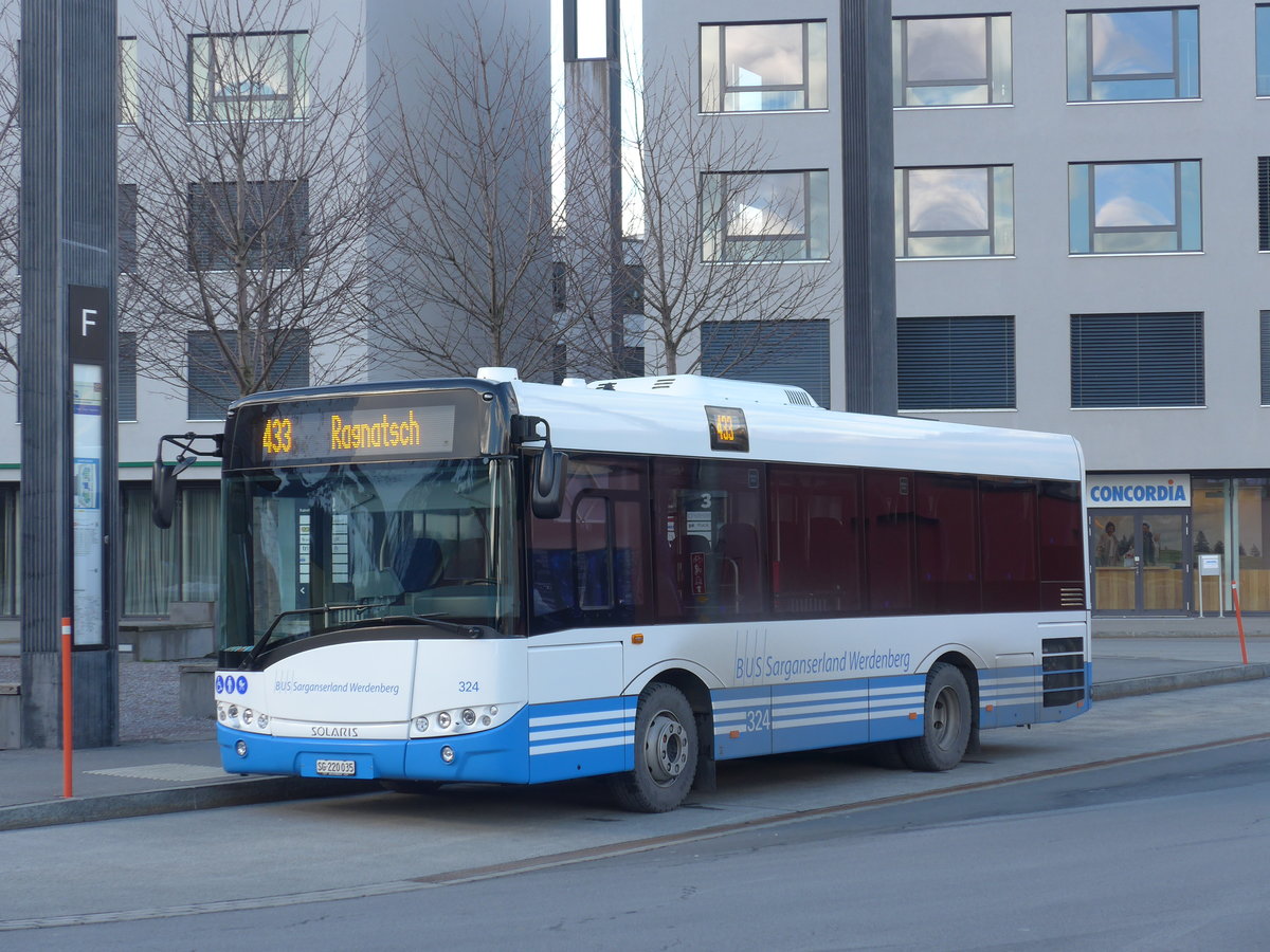 (187'431) - BSW Sargans - Nr. 324/SG 220'035 - Solaris am 26. Dezember 2017 beim Bahnhof Sargans