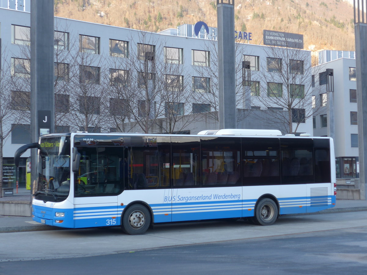 (187'438) - BSW Sargans - Nr. 315/SG 297'505 - MAN/Gppel am 26. Dezember 2017 beim Bahnhof Sargans