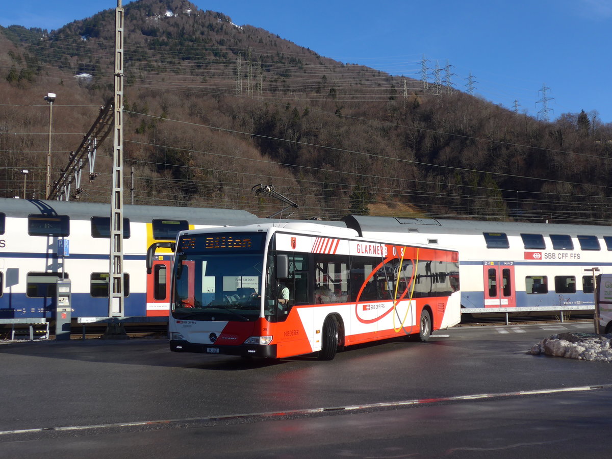 (187'518) - Niederer, Filzbach - Nr. 29/GL 340 - Mercedes am 31. Dezember 2017 beim Bahnhof Ziegelbrcke