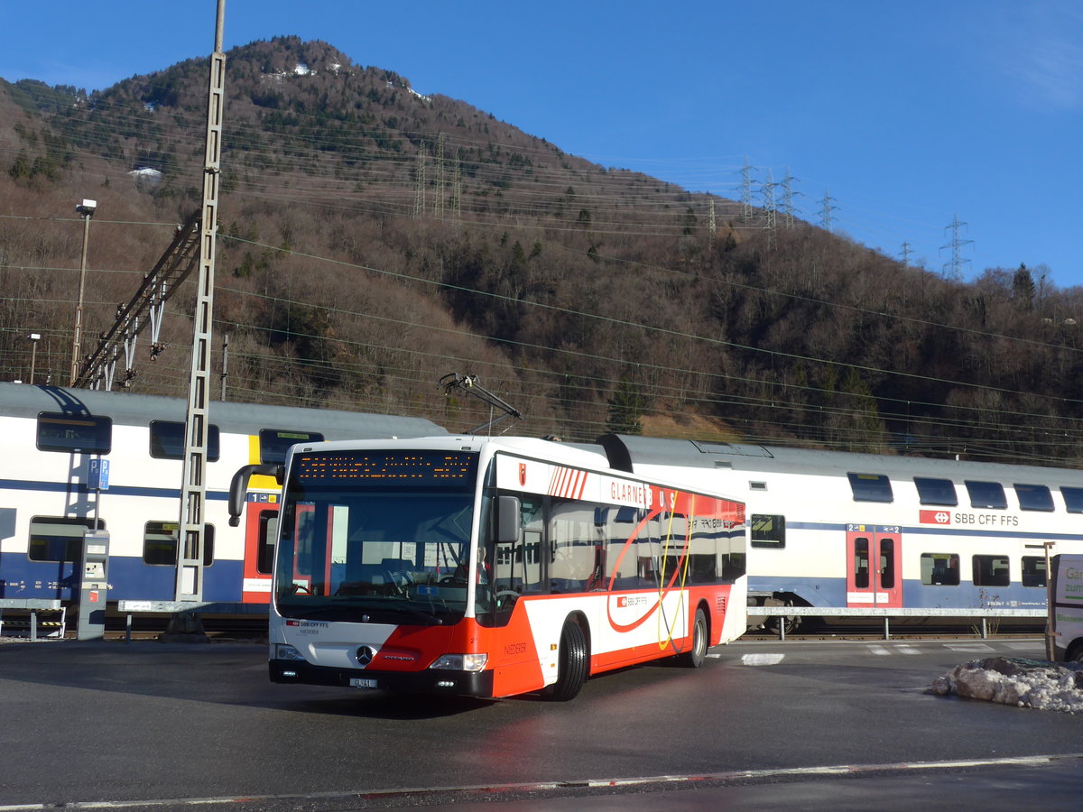 (187'519) - Niederer, Filzbach - Nr. 27/GL 41 - Mercedes am 31. Dezember 2017 beim Bahnhof Ziegelbrcke