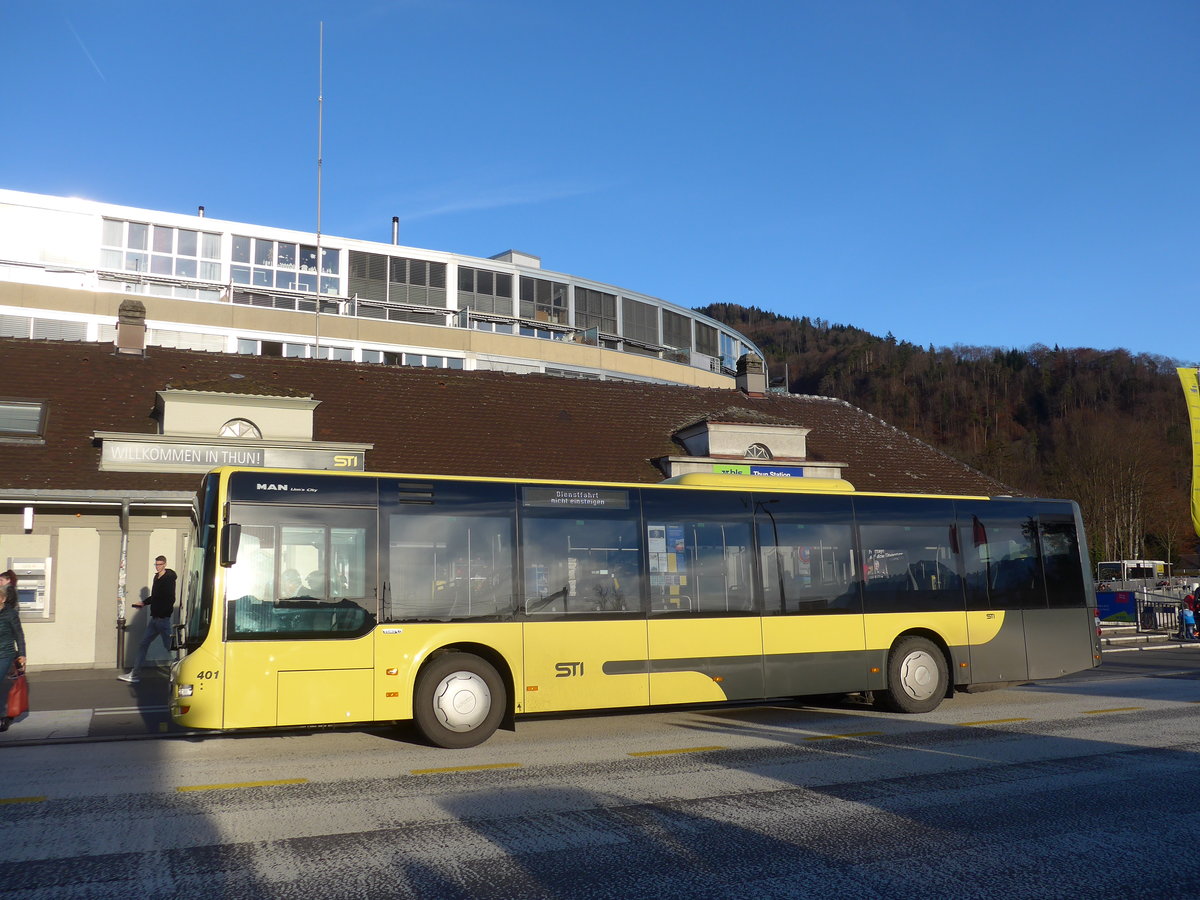 (187'529) - STI Thun - Nr. 401/BE 849'401 - MAN am 31. Dezember 2017 beim Bahnhof Thun