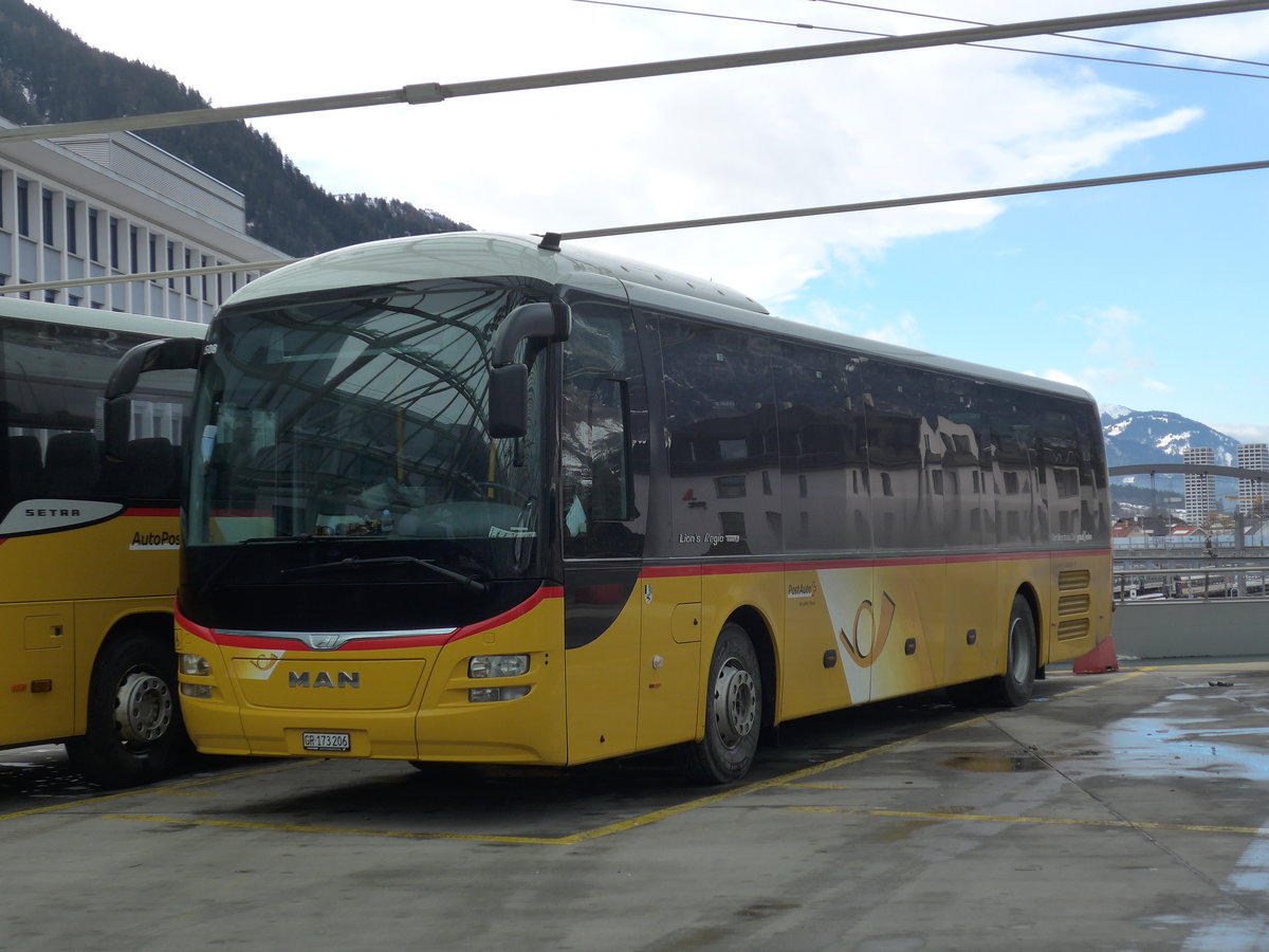 (187'543) - PostAuto Graubnden - GR 173'206 - MAN am 1. Januar 2018 in Chur, Postautostation