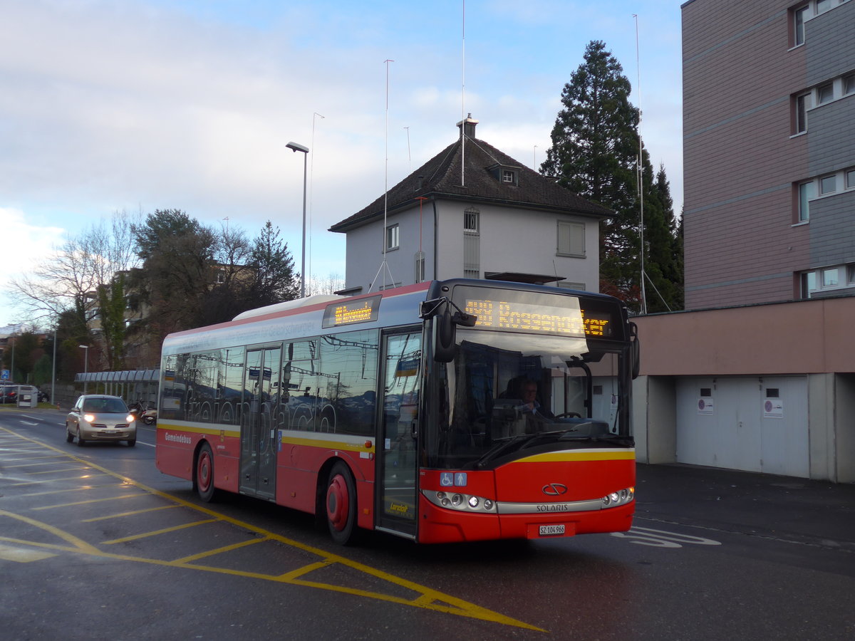 (187'614) - Landolt, Pfffikon - SZ 104'966 - Solaris am 1. Januar 2018 beim Bahnhof Pfffikon