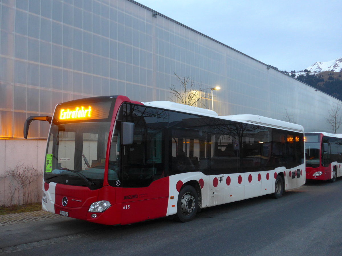 (187'672) - TPF Fribourg (Wieland 77) - Nr. 613/FR 300'242 - Mercedes am 7. Januar 2018 beim Bahnhof Frutigen 