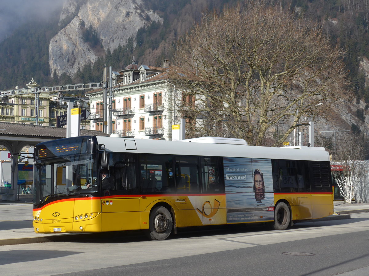 (187'896) - PostAuto Bern - BE 610'538 - Solaris am 8. Januar 2018 beim Bahnhof Interlaken West