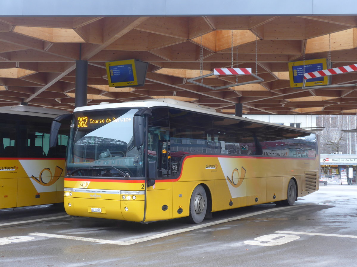 (188'040) - Lathion, Sion - Nr. 2/VS 70'848 - Van Hool am 20. Januar 2018 beim Bahnhof Sion