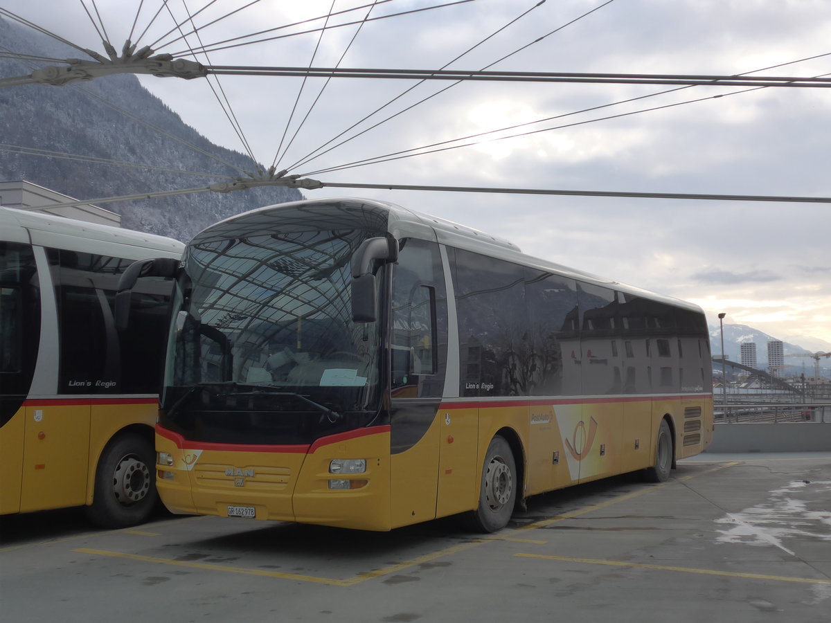 (188'173) - PostAuto Graubnden - GR 162'978 - MAN am 3. Februar 2018 in Chur, Postautostation