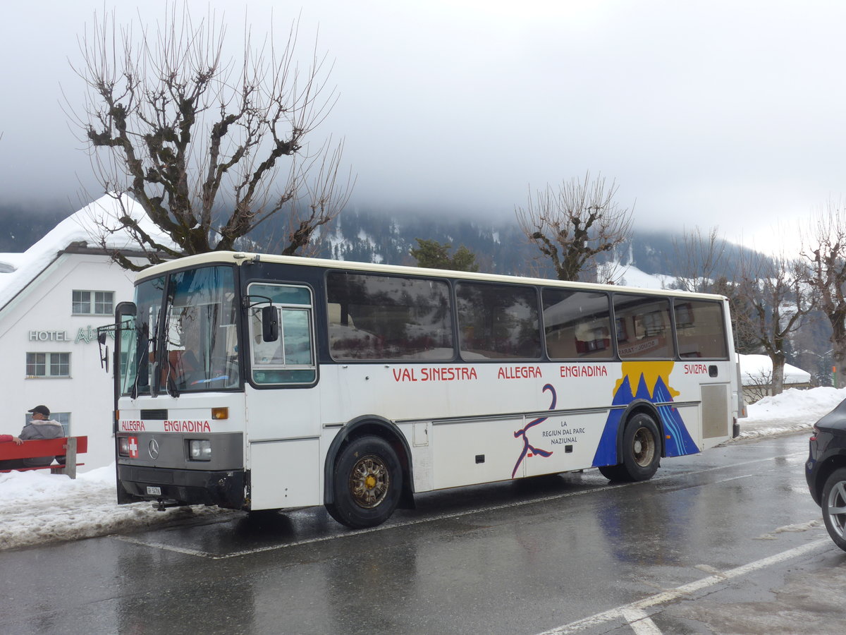 (188'807) - Kurhaus Val Sinestra, Sent - GR 54'706 - Mercedes/Lauber (ex Balzarolo, Poschiavo; ex Semadeni, Poschiavo; ex Kasper, Poschiavo) am 16. Februar 2018 beim Bahnhof Scuol-Tarasp