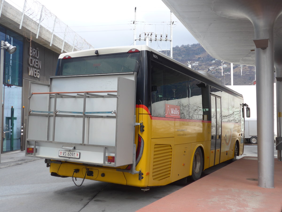 (188'872) - Autotour, Visp - VS 6097 - Iveco am 18. Februar 2018 beim Bahnhof Visp