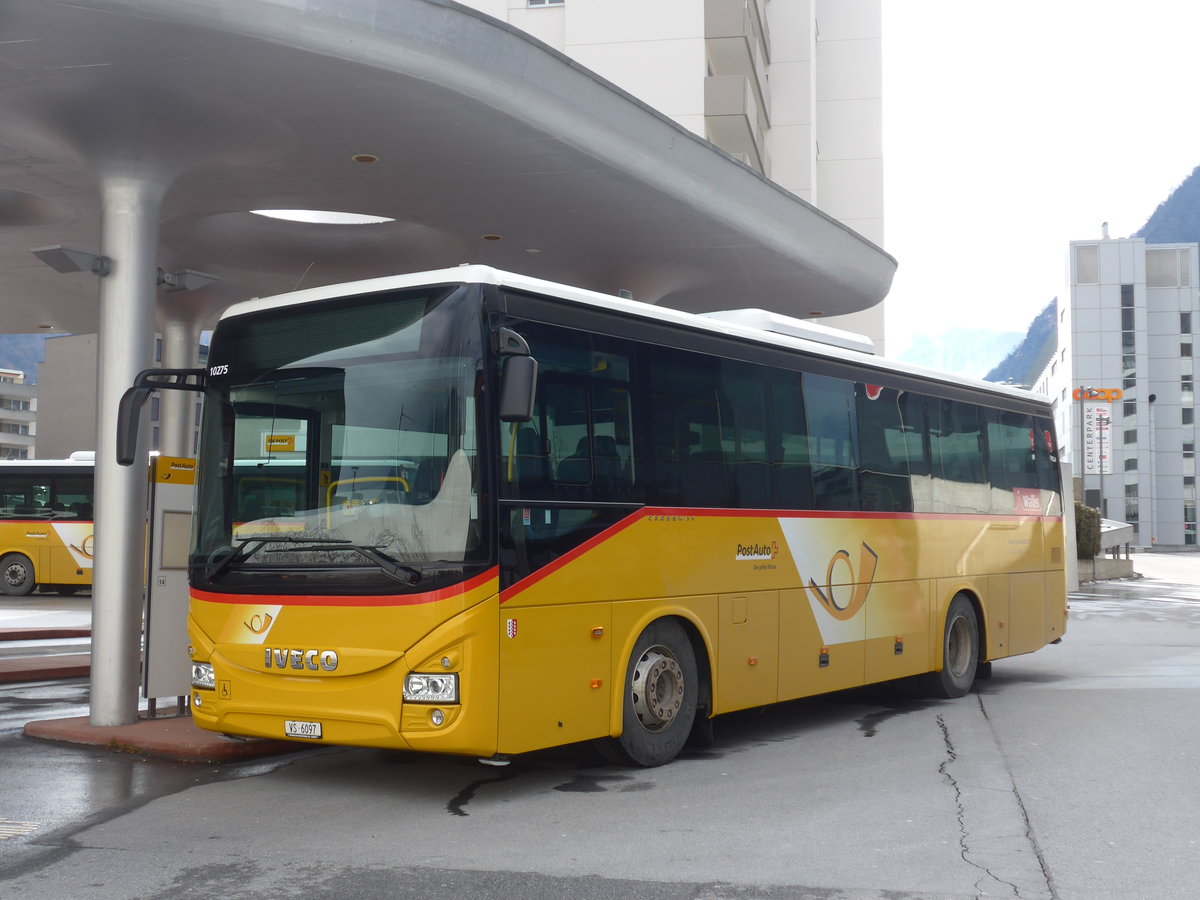 (188'873) - Autotour, Visp - VS 6097 - Iveco am 18. Februar 2018 beim Bahnhof Visp