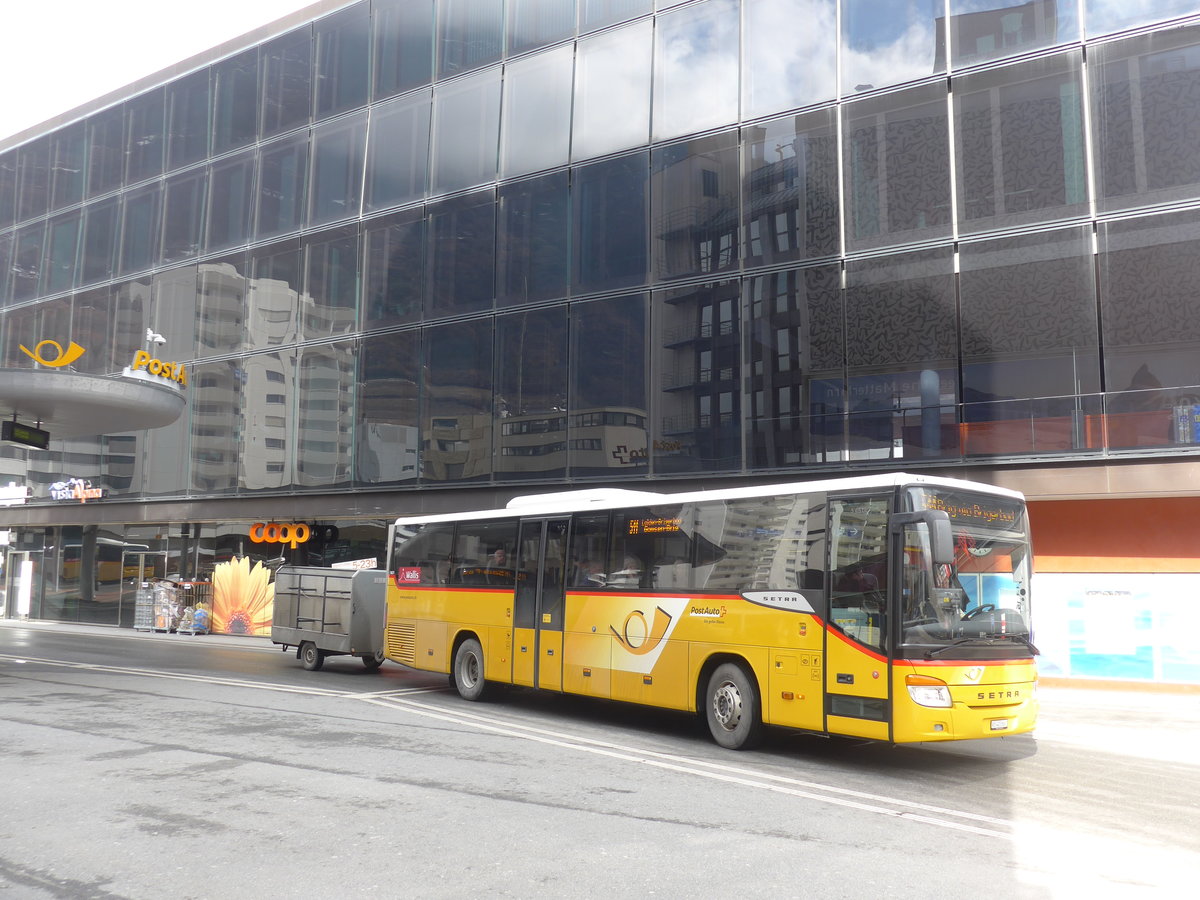 (188'875) - PostAuto Wallis - VS 403'661 - Setra am 18. Februar 2018 beim Bahnhof Visp